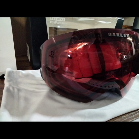 Oakley Flight Deck XM Snow Goggles Matte Black w/Prizm Rose GBL - Picture 4 of 10